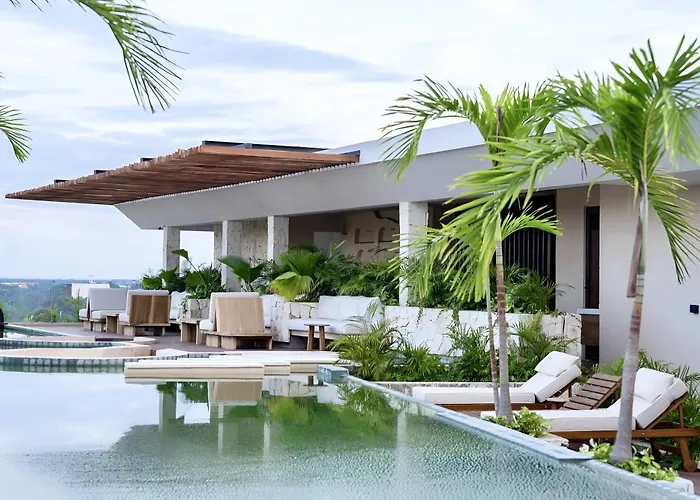 Serenity Luxe Jacuzzi
