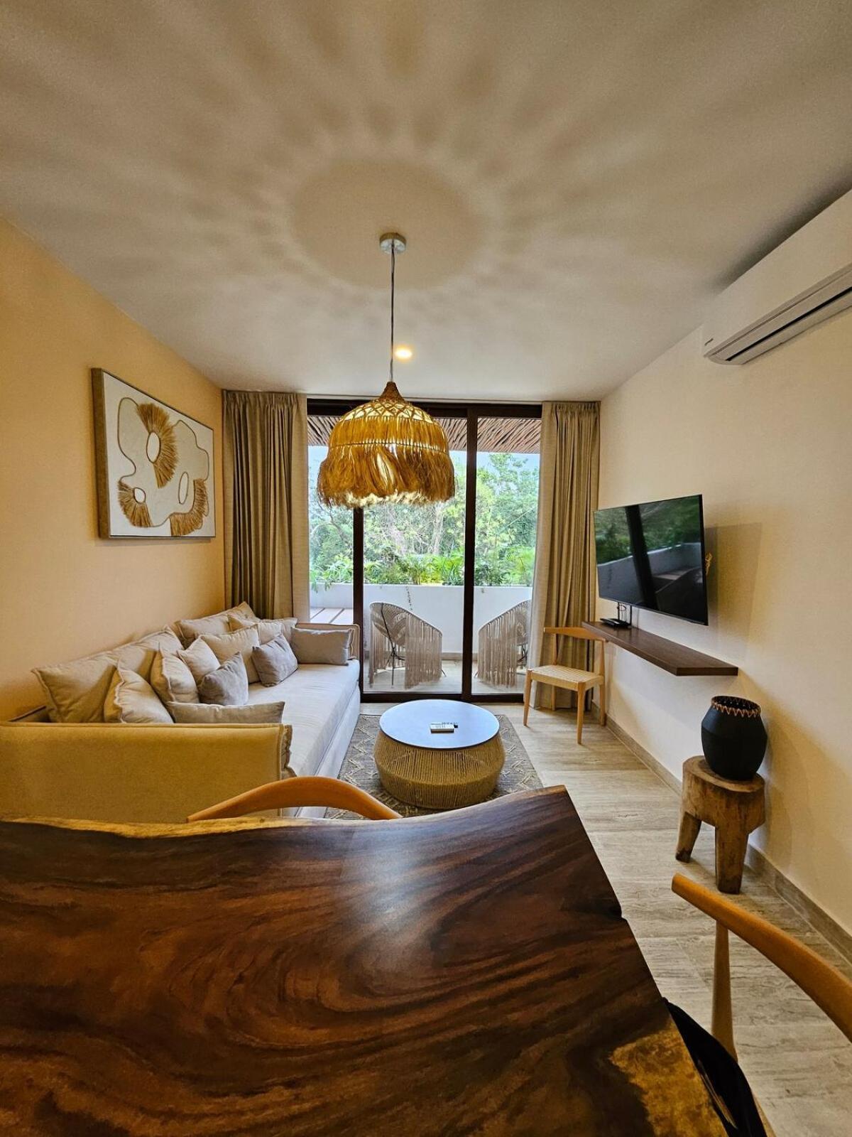 Serenity Luxe Jacuzzi Apartment